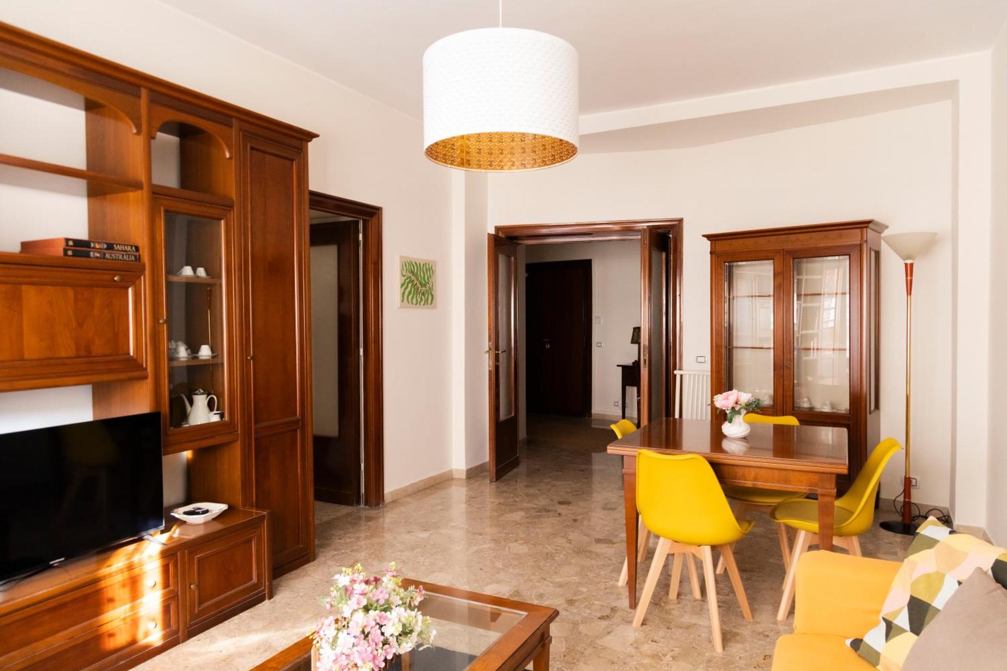 Scena Vaticana Apartment *